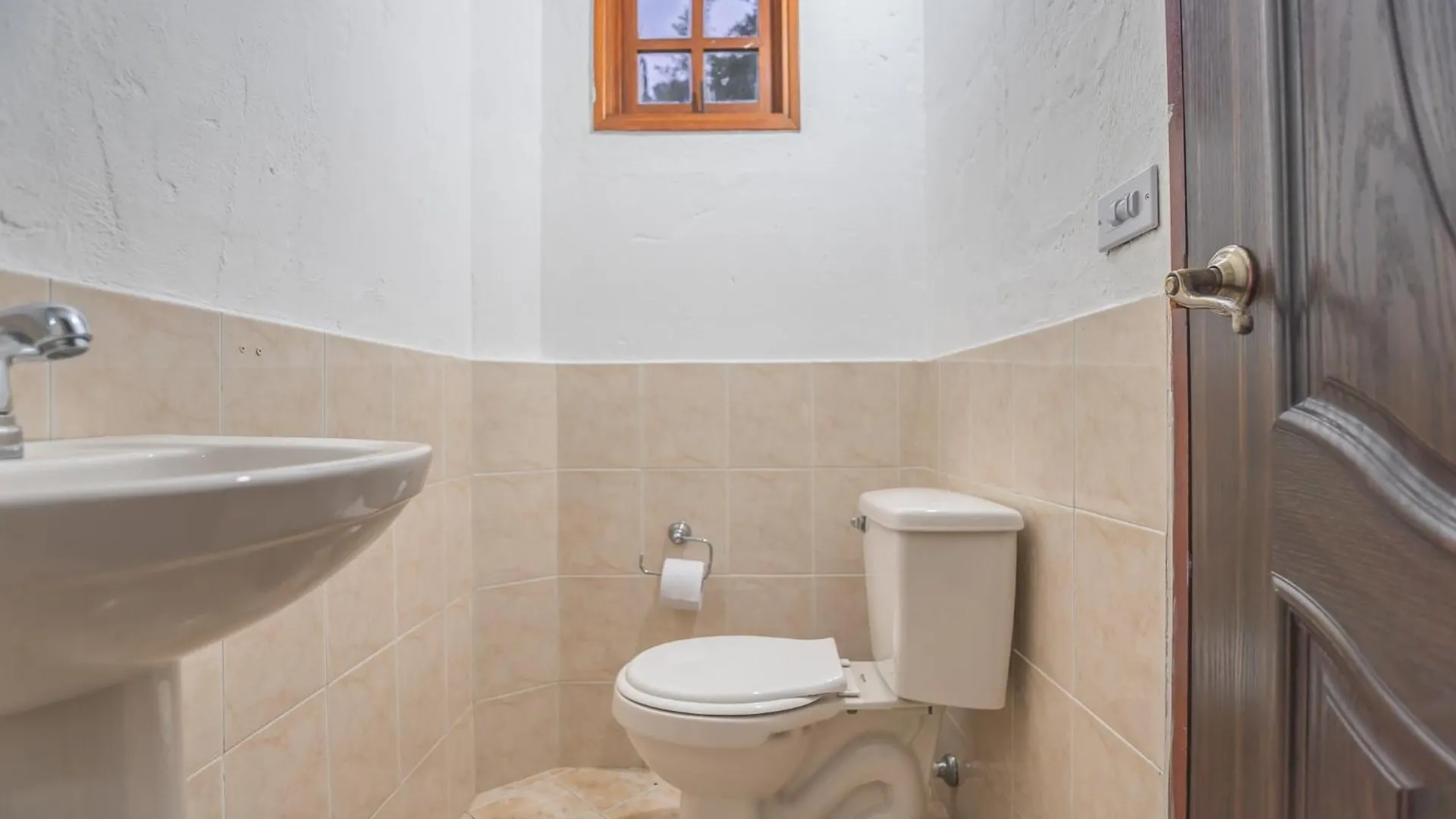Premium Mansion in El Poblado Nightclub, Maid & Pool Villa Medellin Holiday home