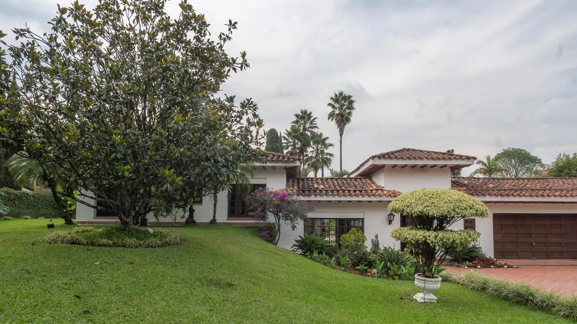 Premium Mansion in El Poblado Nightclub, Maid & Pool Villa Medellin 0*,  Colombia
