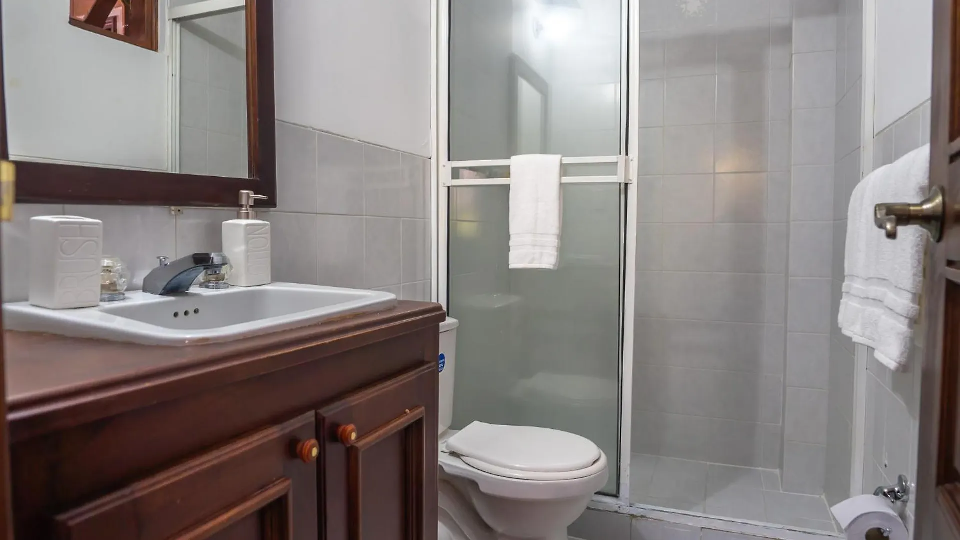 Premium Mansion in El Poblado Nightclub, Maid & Pool Villa Medellin 0*,