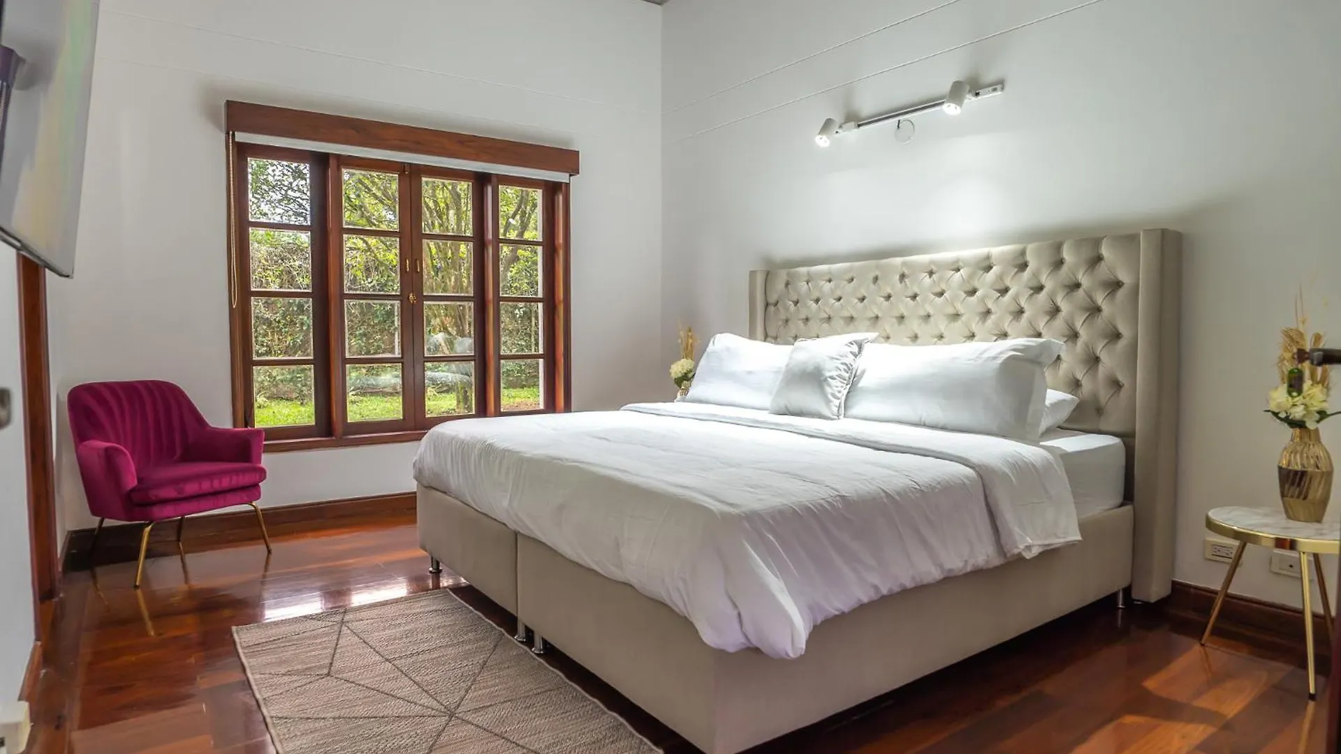 Premium Mansion in El Poblado Nightclub, Maid & Pool Villa Medellin Holiday home