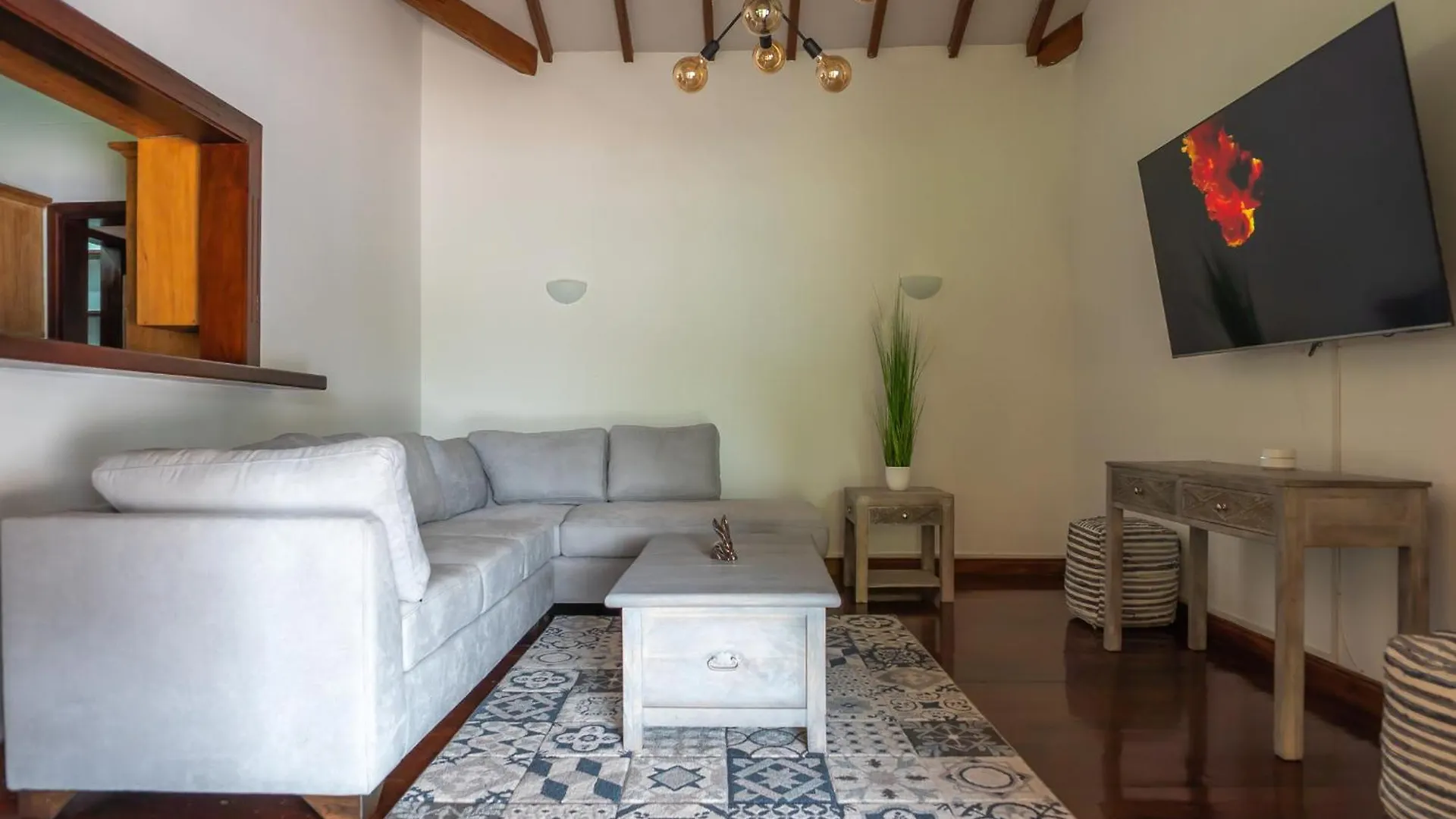 Premium Mansion in El Poblado Nightclub, Maid & Pool Villa Medellin Holiday home