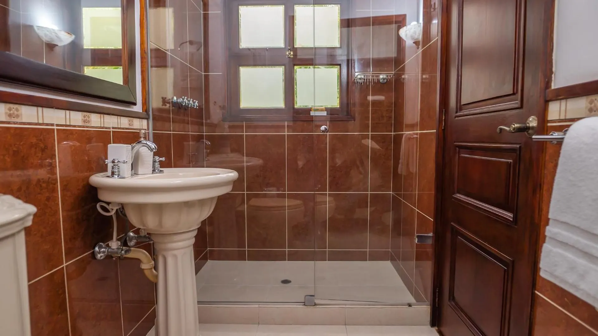Premium Mansion in El Poblado Nightclub, Maid & Pool Villa Medellin Holiday home