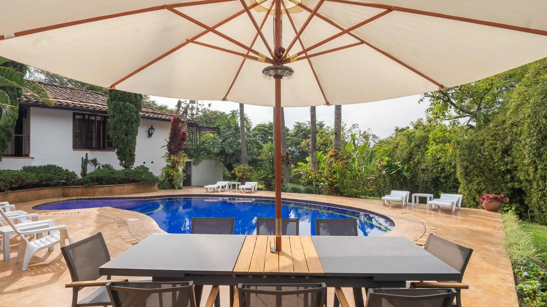 Premium Mansion in El Poblado Nightclub, Maid & Pool Villa Medellin