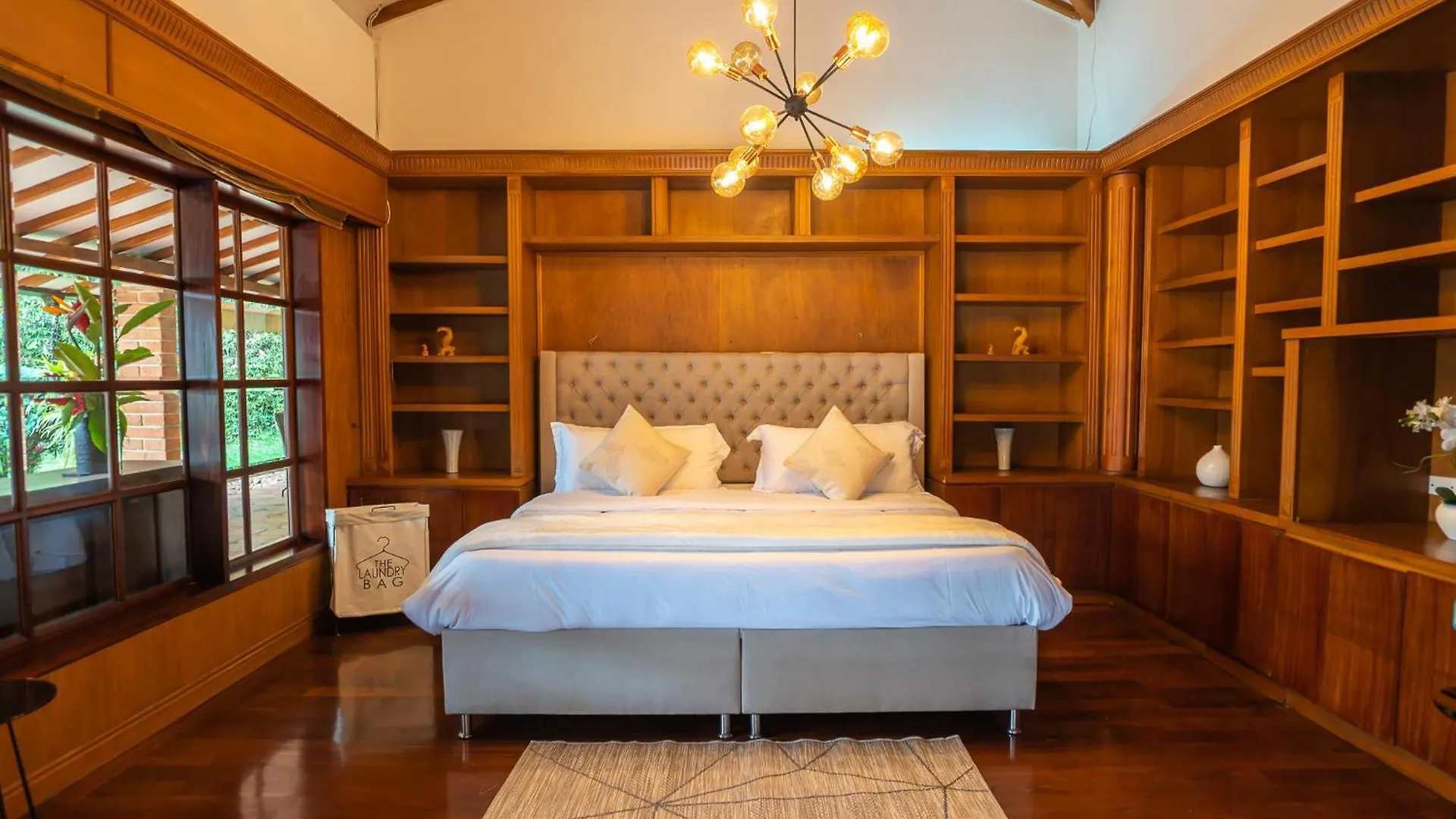 Premium Mansion in El Poblado Nightclub, Maid & Pool Villa Medellin Holiday home