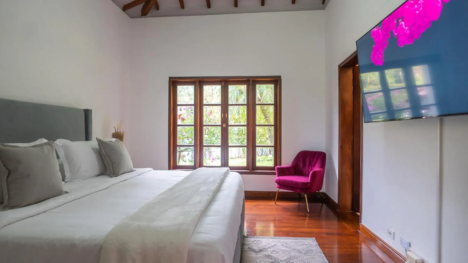Premium Mansion in El Poblado Nightclub, Maid & Pool Villa Medellin Holiday home